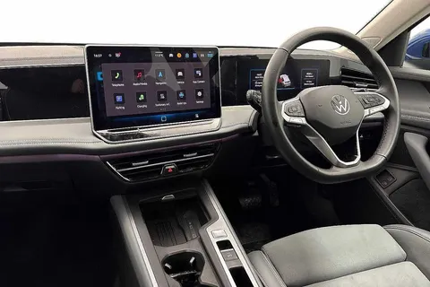 KR25VJX Volkswagen Passat 1.5 TSI eHybrid Life 5dr DSG **TOW BAR + DRIVE ASSIST PACK** Thumbnail #2