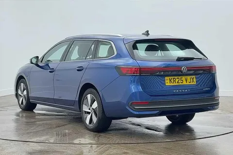 KR25VJX Volkswagen Passat 1.5 TSI eHybrid Life 5dr DSG **TOW BAR + DRIVE ASSIST PACK** Thumbnail #3