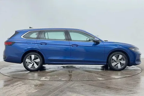 KR25VJX Volkswagen Passat 1.5 TSI eHybrid Life 5dr DSG **TOW BAR + DRIVE ASSIST PACK** Thumbnail #4