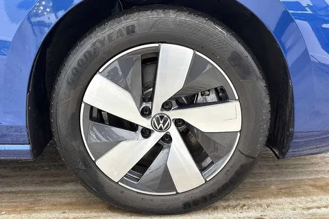 KR25VJX Volkswagen Passat 1.5 TSI eHybrid Life 5dr DSG **TOW BAR + DRIVE ASSIST PACK** Thumbnail #5