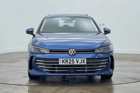 KR25VJX Volkswagen Passat 1.5 TSI eHybrid Life 5dr DSG **TOW BAR + DRIVE ASSIST PACK** Thumbnail #7