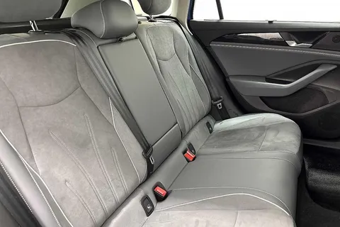 KR25VJX Volkswagen Passat 1.5 TSI eHybrid Life 5dr DSG **TOW BAR + DRIVE ASSIST PACK** Thumbnail #9