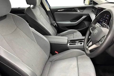 KR25VJX Volkswagen Passat 1.5 TSI eHybrid Life 5dr DSG **TOW BAR + DRIVE ASSIST PACK** Thumbnail #10