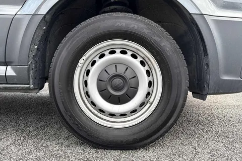 DE24XBO Volkswagen Crafter 2.0 TDI 140PS Commerce Plus High Roof Van Thumbnail #6