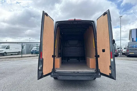 DE24XBO Volkswagen Crafter 2.0 TDI 140PS Commerce Plus High Roof Van Thumbnail #10