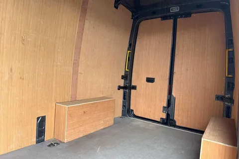 DE24XBO Volkswagen Crafter 2.0 TDI 140PS Commerce Plus High Roof Van Thumbnail #14