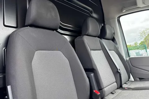 DE24XBO Volkswagen Crafter 2.0 TDI 140PS Commerce Plus High Roof Van Thumbnail #21