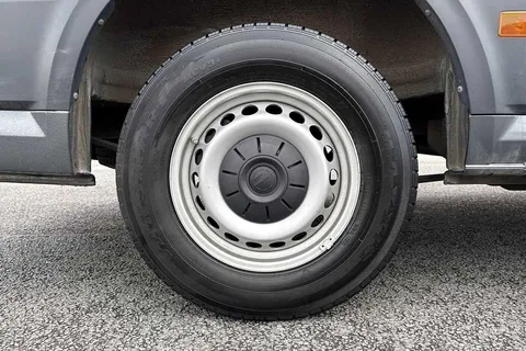 DE24XBO Volkswagen Crafter 2.0 TDI 140PS Commerce Plus High Roof Van Thumbnail #22