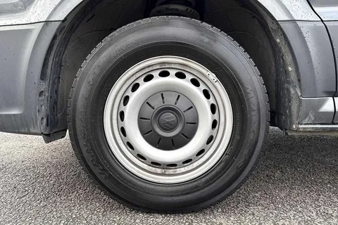 DE24XBO Volkswagen Crafter 2.0 TDI 140PS Commerce Plus High Roof Van Thumbnail #24