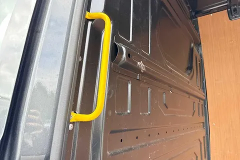 DE24XBO Volkswagen Crafter 2.0 TDI 140PS Commerce Plus High Roof Van Thumbnail #30