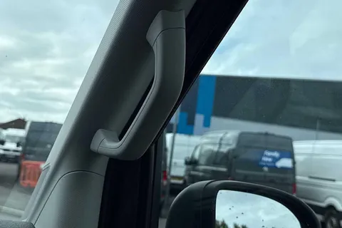 DE24XBO Volkswagen Crafter 2.0 TDI 140PS Commerce Plus High Roof Van Thumbnail #42