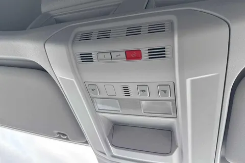 DE24XBO Volkswagen Crafter 2.0 TDI 140PS Commerce Plus High Roof Van Thumbnail #43