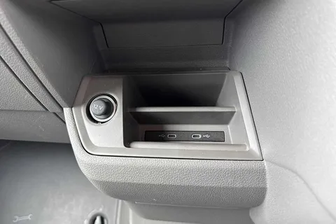 DE24XBO Volkswagen Crafter 2.0 TDI 140PS Commerce Plus High Roof Van Thumbnail #45