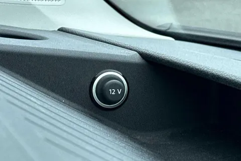 DE24XBO Volkswagen Crafter 2.0 TDI 140PS Commerce Plus High Roof Van Thumbnail #47