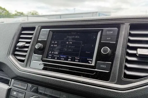 DE24XBO Volkswagen Crafter 2.0 TDI 140PS Commerce Plus High Roof Van Thumbnail #48