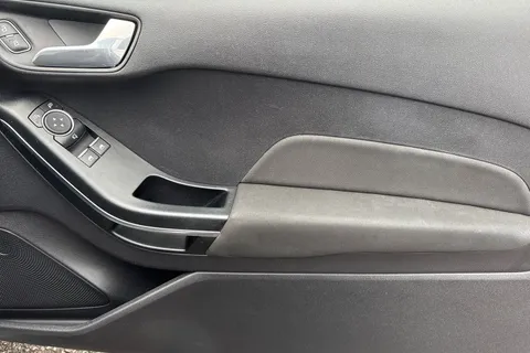 21 of 53 for Ford Fiesta 1.0T EcoBoost Titanium Euro 6 (s/s) 3dr