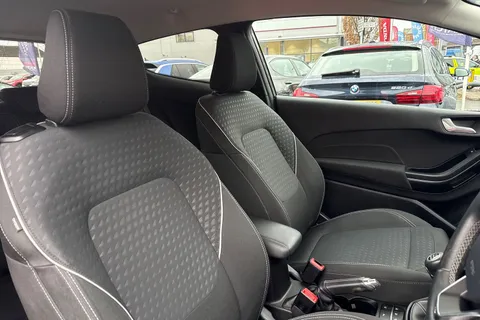 24 of 53 for Ford Fiesta 1.0T EcoBoost Titanium Euro 6 (s/s) 3dr