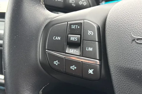 40 of 53 for Ford Fiesta 1.0T EcoBoost Titanium Euro 6 (s/s) 3dr