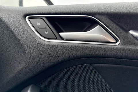 DL68OJW Audi A3 Sport 30 TFSI 116 PS 6-speed Thumbnail #22