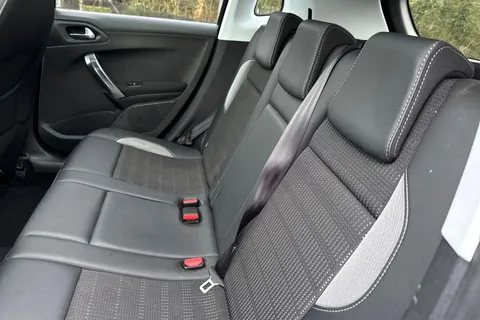 MW19HVF PEUGEOT 2008 1.2 PureTech Allure Premium Euro 6 (s/s) 5dr Thumbnail #19
