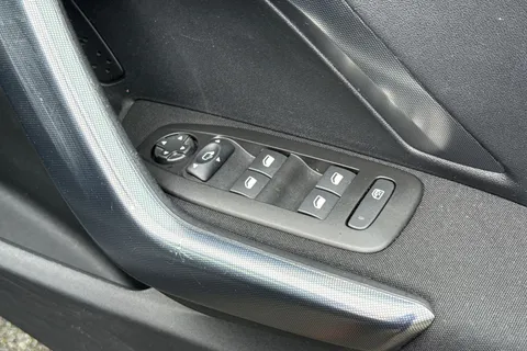 MW19HVF PEUGEOT 2008 1.2 PureTech Allure Premium Euro 6 (s/s) 5dr Thumbnail #21