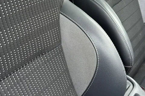 MW19HVF PEUGEOT 2008 1.2 PureTech Allure Premium Euro 6 (s/s) 5dr Thumbnail #30