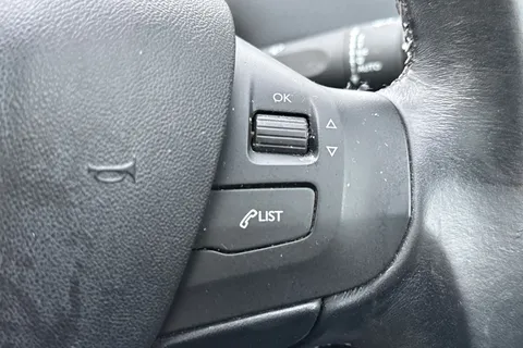 MW19HVF PEUGEOT 2008 1.2 PureTech Allure Premium Euro 6 (s/s) 5dr Thumbnail #37