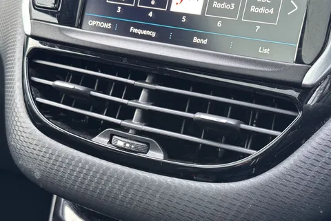 MW19HVF PEUGEOT 2008 1.2 PureTech Allure Premium Euro 6 (s/s) 5dr Thumbnail #38