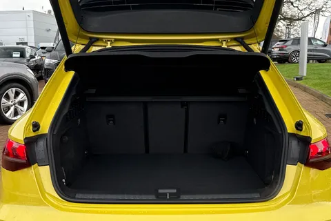  Audi S3 2.0 TFSI Black Edition Sportback S Tronic quattro Euro 6 (s/s) 5dr Thumbnail #7