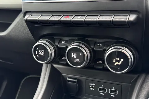 DY71FFJ Renault Zoe R135 EV50 52kWh GT Line Auto 5dr (Rapid Charge) Thumbnail #23