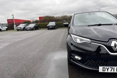 DY71FFJ Renault Zoe R135 EV50 52kWh GT Line Auto 5dr (Rapid Charge) Thumbnail #27