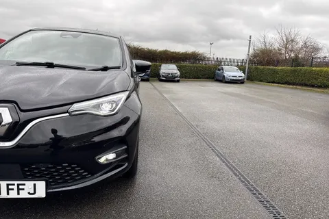 DY71FFJ Renault Zoe R135 EV50 52kWh GT Line Auto 5dr (Rapid Charge) Thumbnail #28