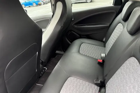 DY71FFJ Renault Zoe R135 EV50 52kWh GT Line Auto 5dr (Rapid Charge) Thumbnail #36