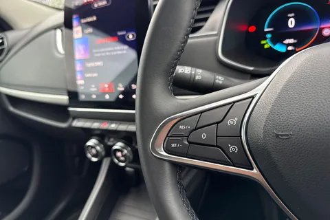 DY71FFJ Renault Zoe R135 EV50 52kWh GT Line Auto 5dr (Rapid Charge) Thumbnail #39