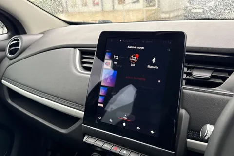 DY71FFJ Renault Zoe R135 EV50 52kWh GT Line Auto 5dr (Rapid Charge) Thumbnail #45