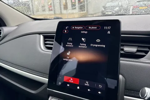 DY71FFJ Renault Zoe R135 EV50 52kWh GT Line Auto 5dr (Rapid Charge) Thumbnail #52