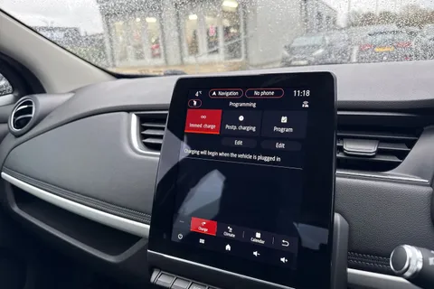 DY71FFJ Renault Zoe R135 EV50 52kWh GT Line Auto 5dr (Rapid Charge) Thumbnail #53