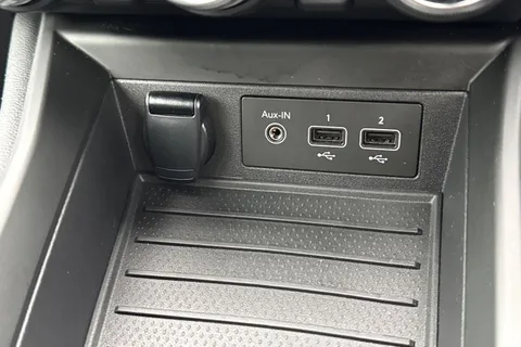 DY71FFJ Renault Zoe R135 EV50 52kWh GT Line Auto 5dr (Rapid Charge) Thumbnail #57