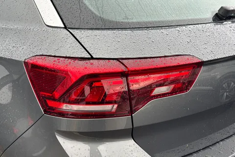 GJ74ULN Volkswagen T-Roc 1.5 TSI Life 5dr Thumbnail #8