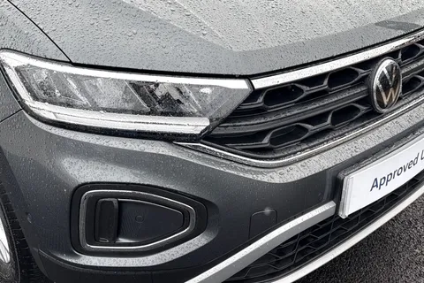 GJ74ULN Volkswagen T-Roc 1.5 TSI Life 5dr Thumbnail #9