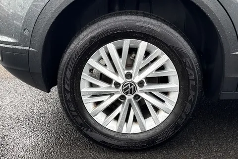 GJ74ULN Volkswagen T-Roc 1.5 TSI Life 5dr Thumbnail #10