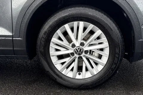 GJ74ULN Volkswagen T-Roc 1.5 TSI Life 5dr Thumbnail #11
