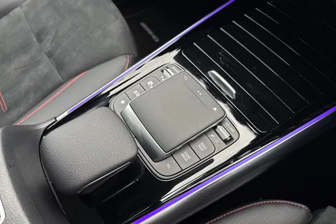 KP73YCK Mercedes-Benz Eqa EQA 300 66.5kWh AMG Line (Premium) Auto 4MATIC 5dr Thumbnail #24