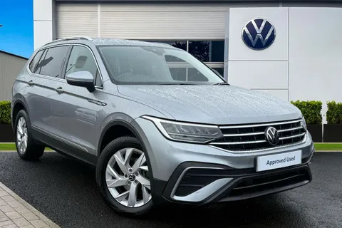 EK24YWF Volkswagen Tiguan Allspace 1.5 TSI Life 5dr Thumbnail #2
