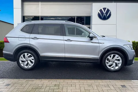 EK24YWF Volkswagen Tiguan Allspace 1.5 TSI Life 5dr Thumbnail #4