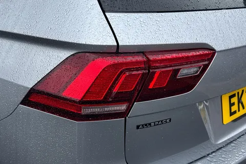 EK24YWF Volkswagen Tiguan Allspace 1.5 TSI Life 5dr Thumbnail #8