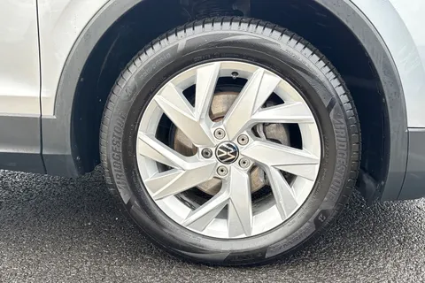 EK24YWF Volkswagen Tiguan Allspace 1.5 TSI Life 5dr Thumbnail #11