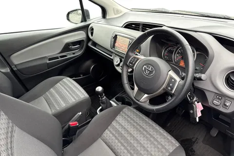 DN66TTK Toyota Yaris 1.33 Dual VVT-i Icon Euro 6 5dr Thumbnail #14