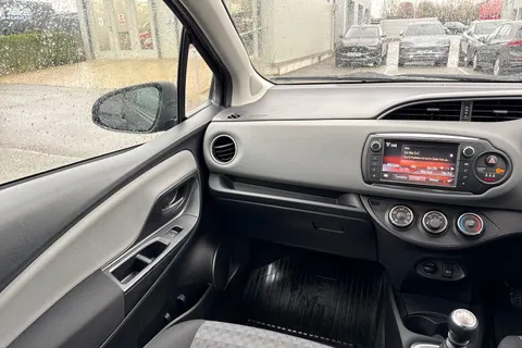 DN66TTK Toyota Yaris 1.33 Dual VVT-i Icon Euro 6 5dr Thumbnail #20