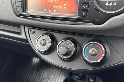 DN66TTK Toyota Yaris 1.33 Dual VVT-i Icon Euro 6 5dr Thumbnail #22